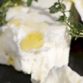 TINNED FETA (V) (GREEK P.D.O)