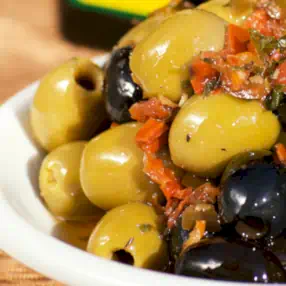 GREEN PITTED OLIVES